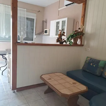 Mig - With Beautiful Garden Apartment Supetarska Draga