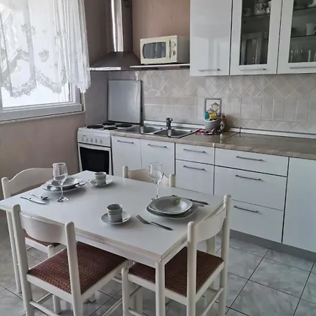 Mig - With Beautiful Garden Apartment