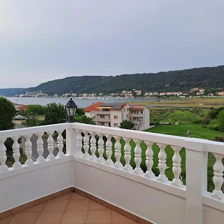 Mig - With Beautiful Garden Apartment *