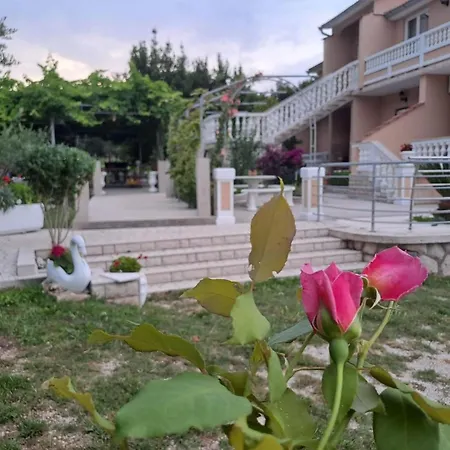 Mig - With Beautiful Garden * Supetarska Draga
