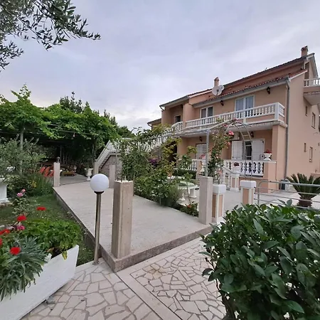 Mig - With Beautiful Garden Apartment Supetarska Draga
