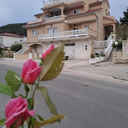 Mig - With Beautiful Garden *