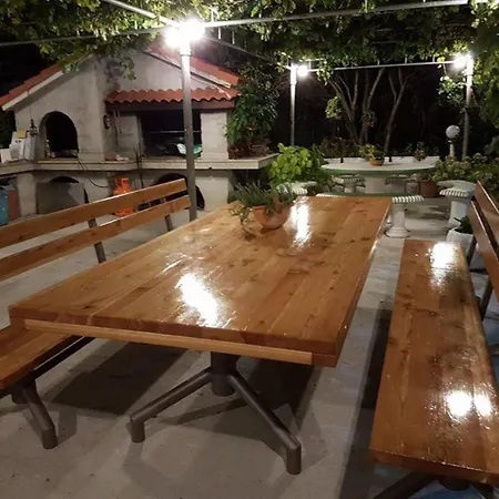 Mig - With Beautiful Garden Apartment