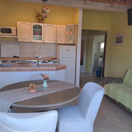Apartment Mig - With Beautiful Garden Supetarska Draga