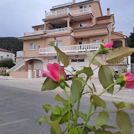 Mig - With Beautiful Garden Supetarska Draga