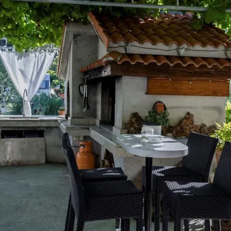 Mig - With Beautiful Garden Apartment Supetarska Draga